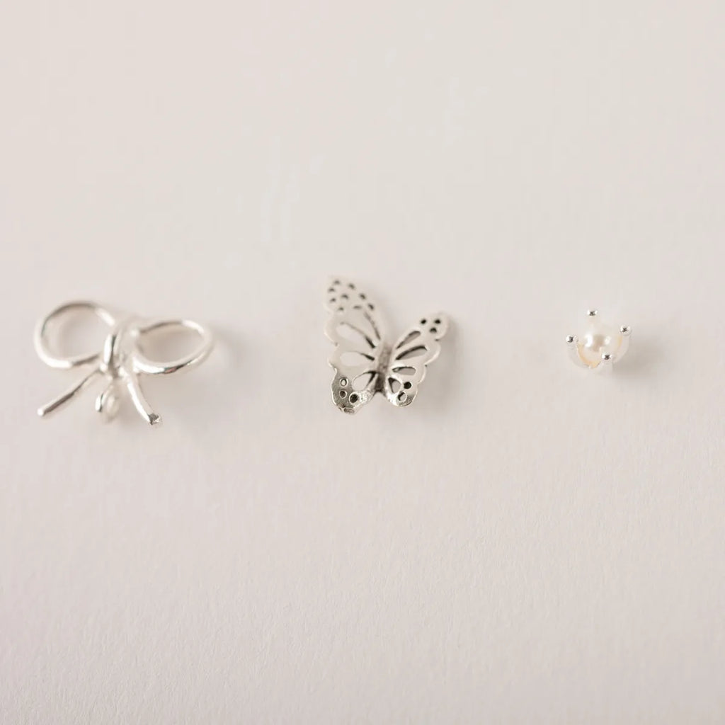 Stekertjes in zilver: strikje, parel, vlinder...