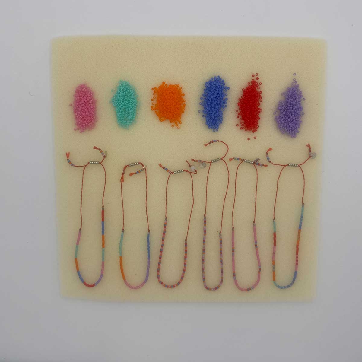 Kleurenset: Rood touwtje - 8 kralenkleurtjes (6 wensbandjes)