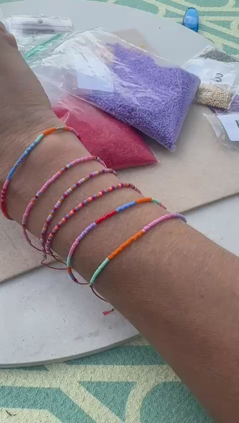 Kleurenset: Rood touwtje - 8 kralenkleurtjes (6 wensbandjes)